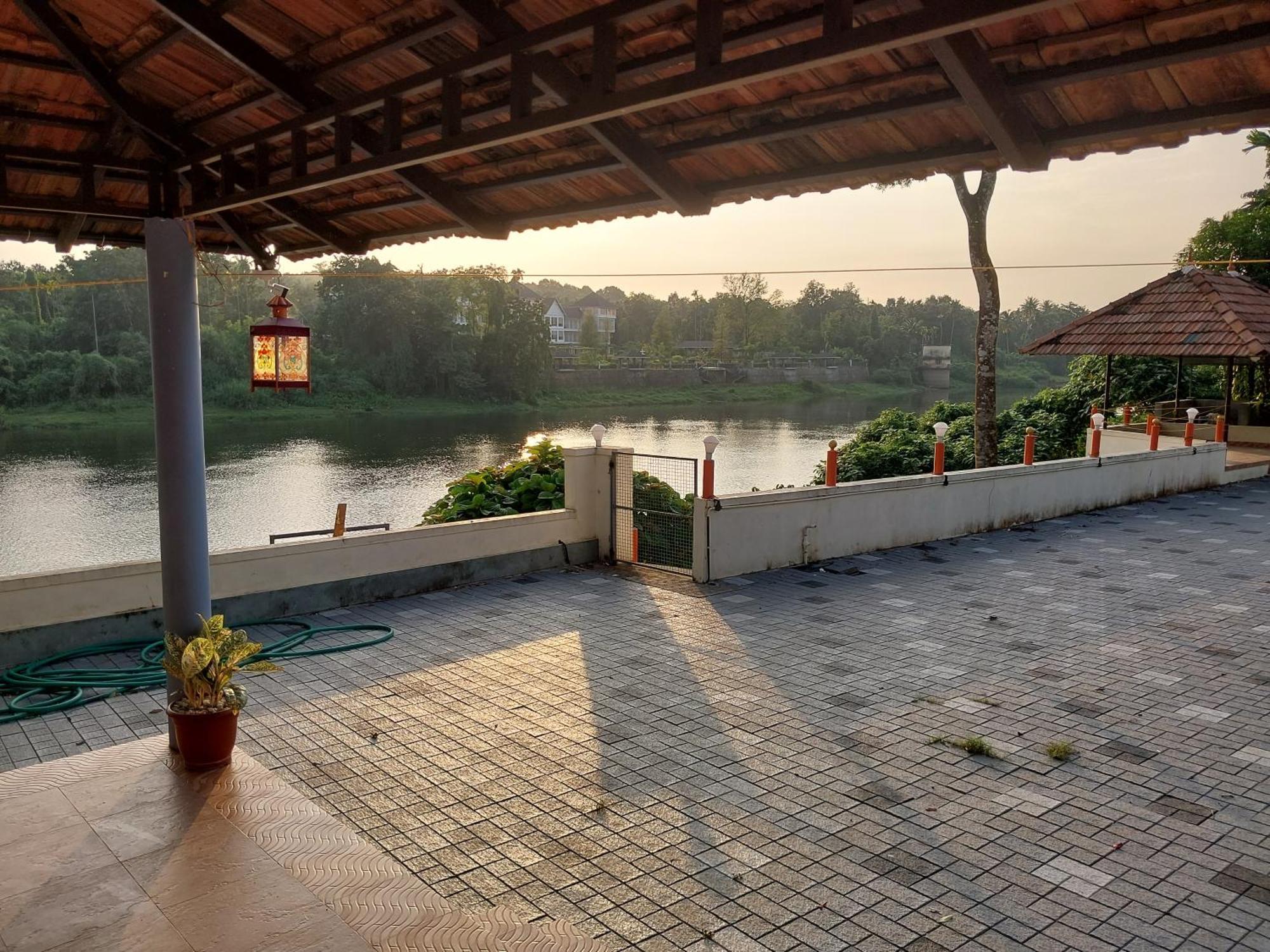 Stayberries River Rock Villa Athirapilly Kizhake Chālakudi Eksteriør bilde