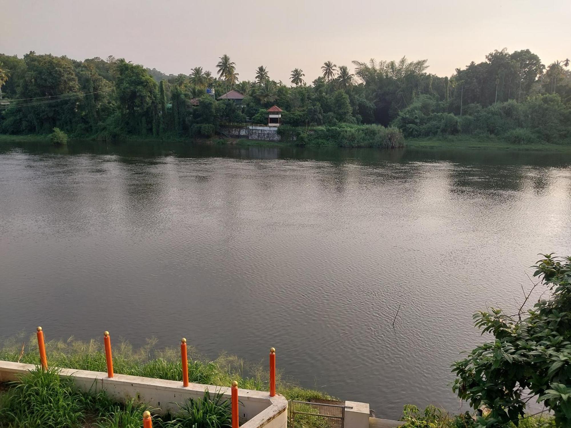 Stayberries River Rock Villa Athirapilly Kizhake Chālakudi Eksteriør bilde