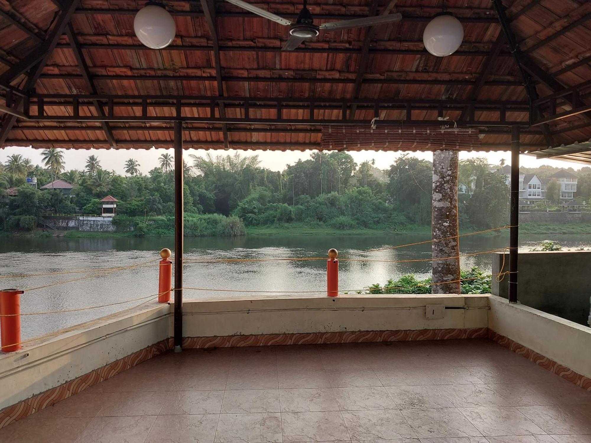 Stayberries River Rock Villa Athirapilly Kizhake Chālakudi Eksteriør bilde