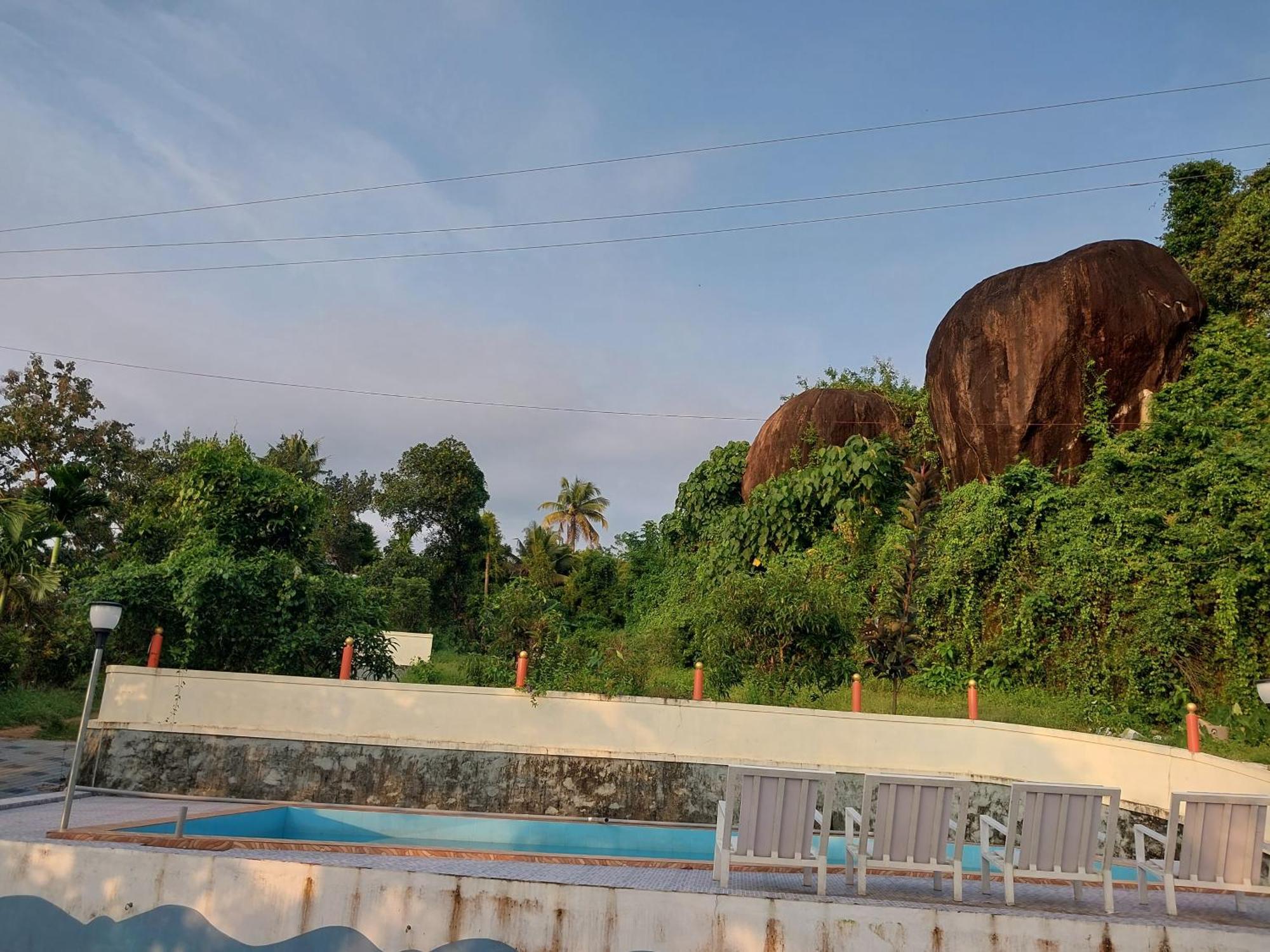 Stayberries River Rock Villa Athirapilly Kizhake Chālakudi Eksteriør bilde